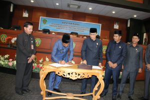 RAPAT PARIPURNA, RAPERDA RAPBD 2020 DISETUJUI DPRD