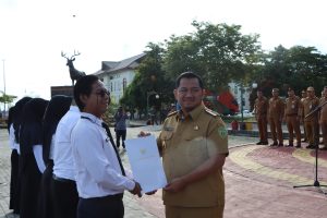 Pemkab PPU Serahkan 1.698 SK PPPK Paruh Waktu Formasi 2025, Bupati Tekankan Integritas dan Profesionalisme